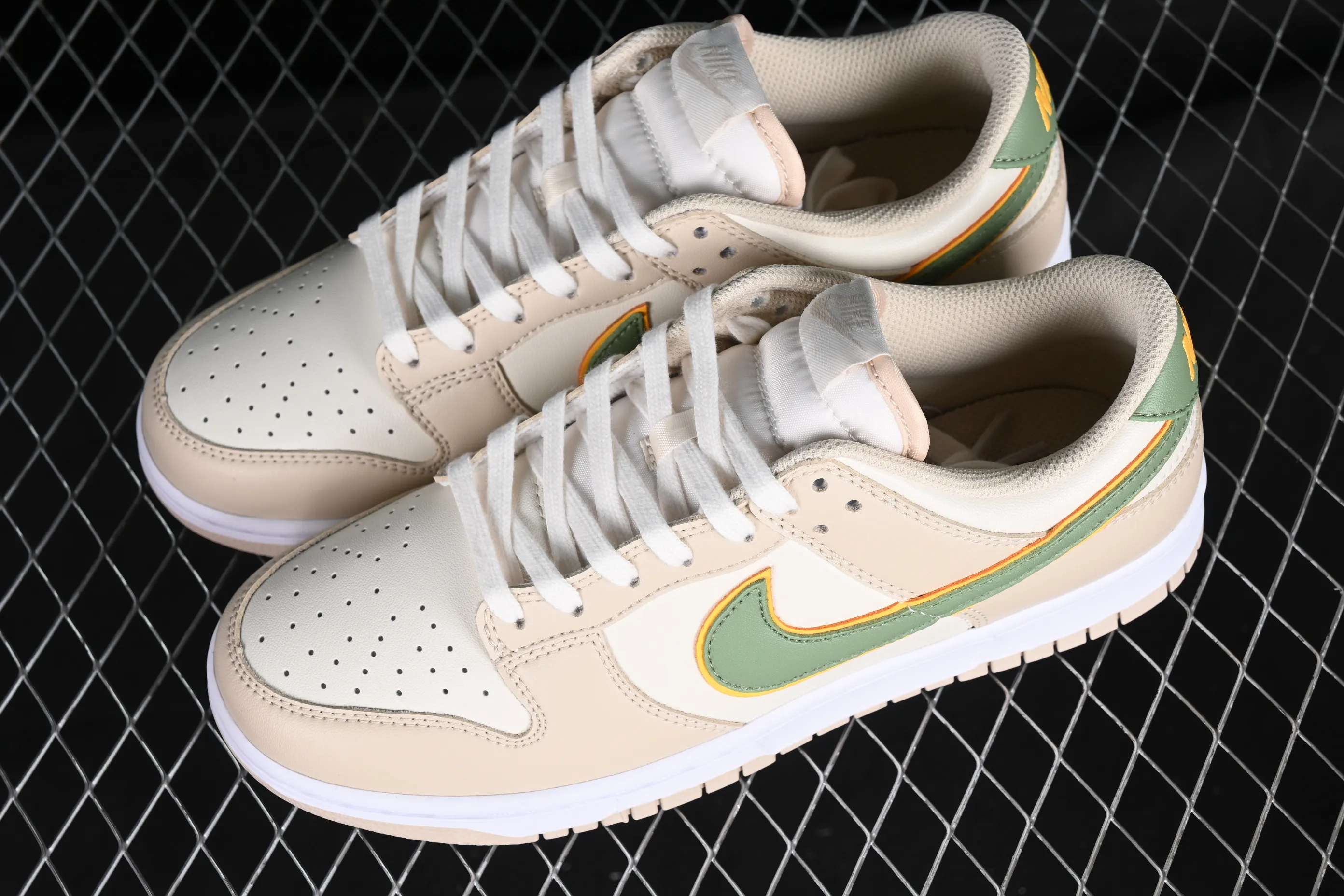 All categories Nk SB Dunk series Nk SB Dunk Low low-top sneakers Nk Dunk Low "Pale Ivory" dark and light ivory color matching SB low-top sports and leisure sneakers FQ6869-131